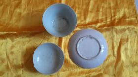 福禄寿图矾红彩碟碗盖完整套装 有底款看不懂